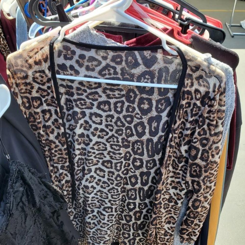 Woman tank tops & shirts - Picture 7 of 16